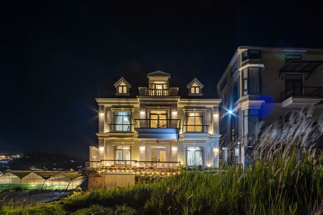 NHẤT Ý VILLA lên đèn về đêm trên đồi 70, Đà Lạt